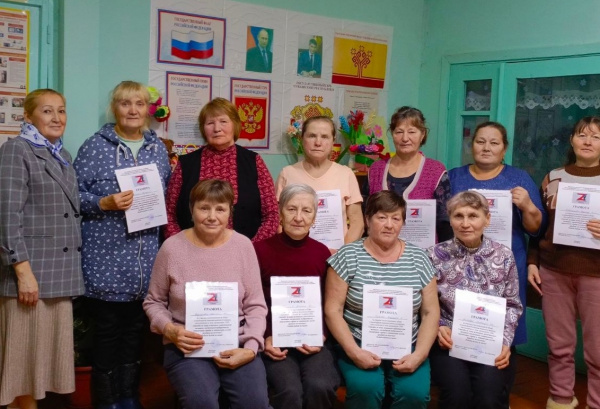 В Индырчской библиотеке провели тематический информационный час «День волонтёра».