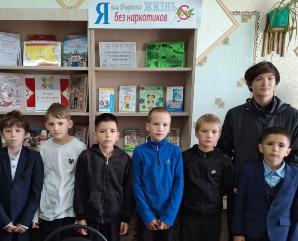  В Новобуяновской библиотеке провели час здоровья "Не отнимай у себя завтра"