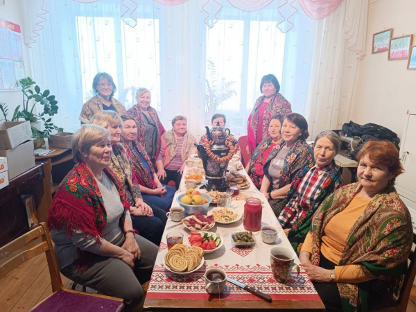 В рамках Масленичной недели Новобуяновской библиотеке  провели масленичные посиделки «Встречайте Масленицу"