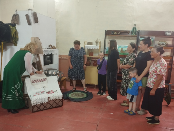 В Можарской библиотеке провели краеведческий час "Бабушкин сундук"