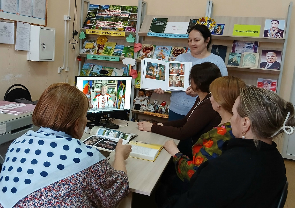 В рамках акции «День медленного созерцания искусства» в Чутеевской библиотеке для читателей провели тематический час «Народный художник Чувашии"