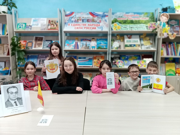  В Кармалинской библиотеке провели час краеведения «Негасимый огонь творчества»