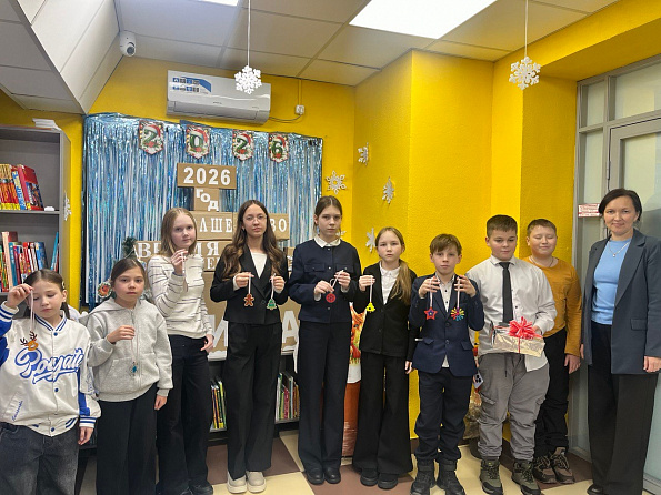 В Центральной библиотеке состоялась новогодняя мастерская «Новый год стучится в дверь»