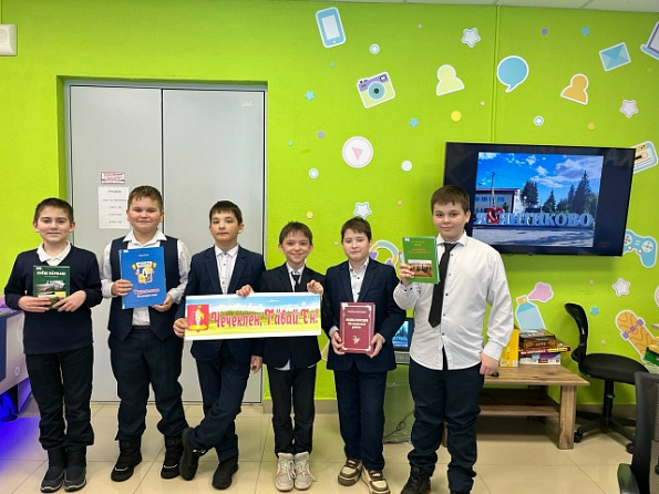 В Центральной библиотеке провели краеведческий час "Люби и знай свой родной край".